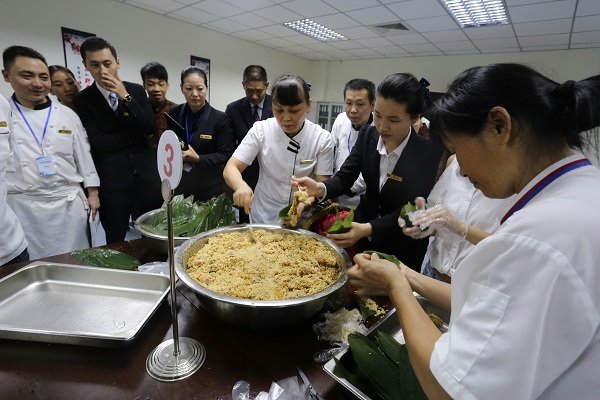 端午情粽叶香——万搏（中国）
酒店举办包粽子比赛