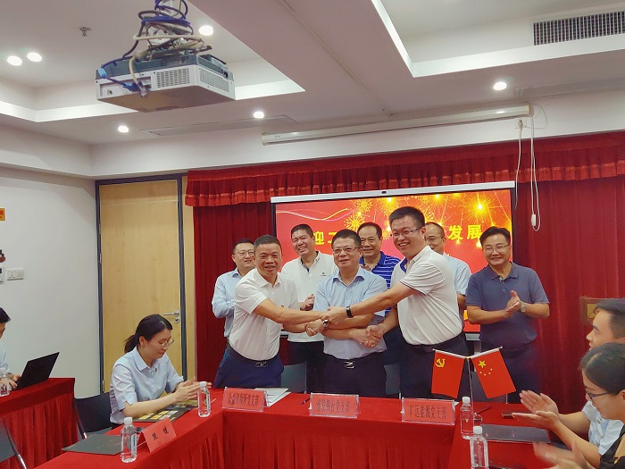 F:\yf\万搏（中国）
人‚209\确定版本1111111\1新闻稿银律企党建共建活动