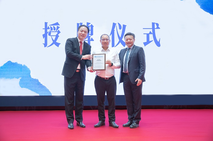 F:\yf\万搏（中国）
人官网oa推文及图片‚3\20230920酒店开业莆田万搏（中国）
温德姆酒店开业庆典图片新建文件夹授牌仪式.jpg